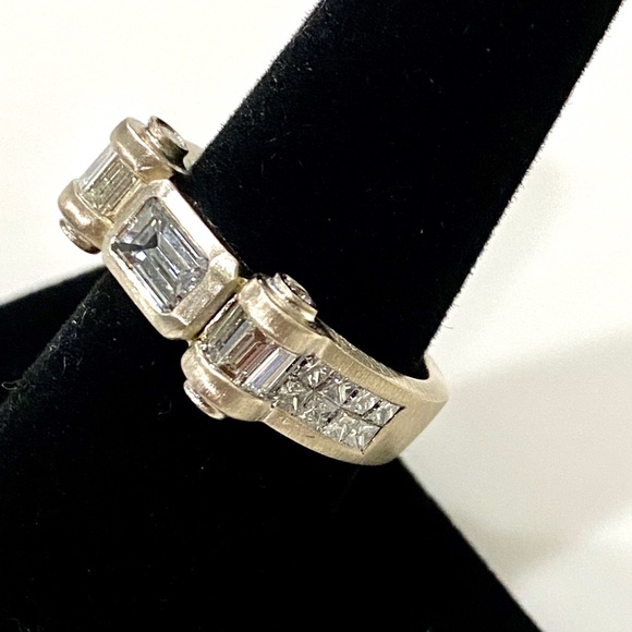 Diamond And White Gold Ring - Picture 2 of 4